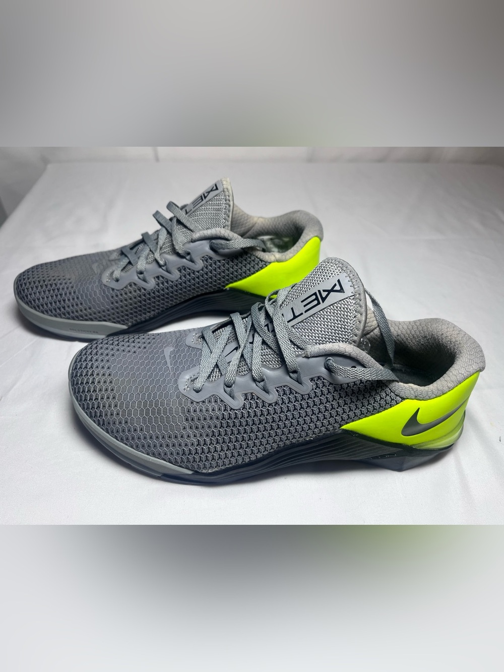 Nike Metcon 4 Men’s Grey & Neon Yellow Performance Sneakers